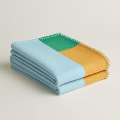 ホームテキスタイル：プレード、クッション、カシミヤ | Hermès